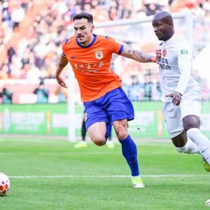 星空体育app官方网站-泰山队捡到宝，阿尔瓦罗连场惊艳发挥，成后防定海神针，堪称中超顶级|新赛季|京鲁大战|佩德罗-阿尔瓦罗|山东泰山|中超联赛_新浪体育_新浪新闻