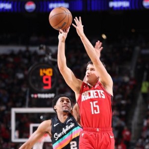 星空体育app官方网站-谢天谢地谢泼德，谢泼德末节砍12分率队逆转，马刺全队仅14分