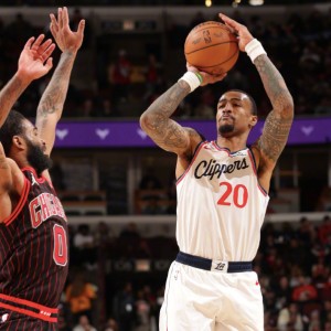 星空体育app-爆大冷！残阵快船28分溃败：6连胜遭终结，哈登三节24分6失误